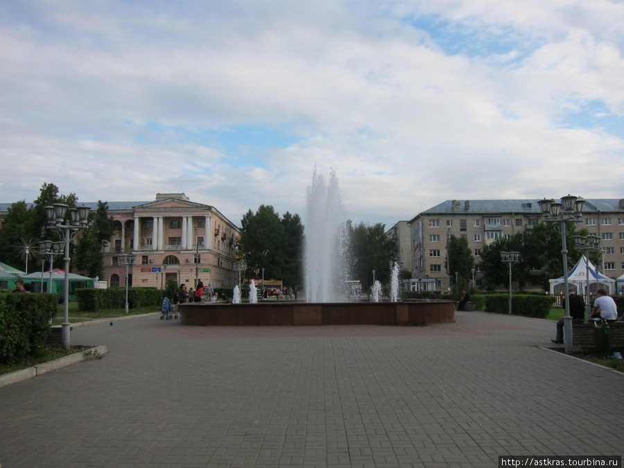 площадь перед Арзамасским политехническим институтом Арзамас, Россия