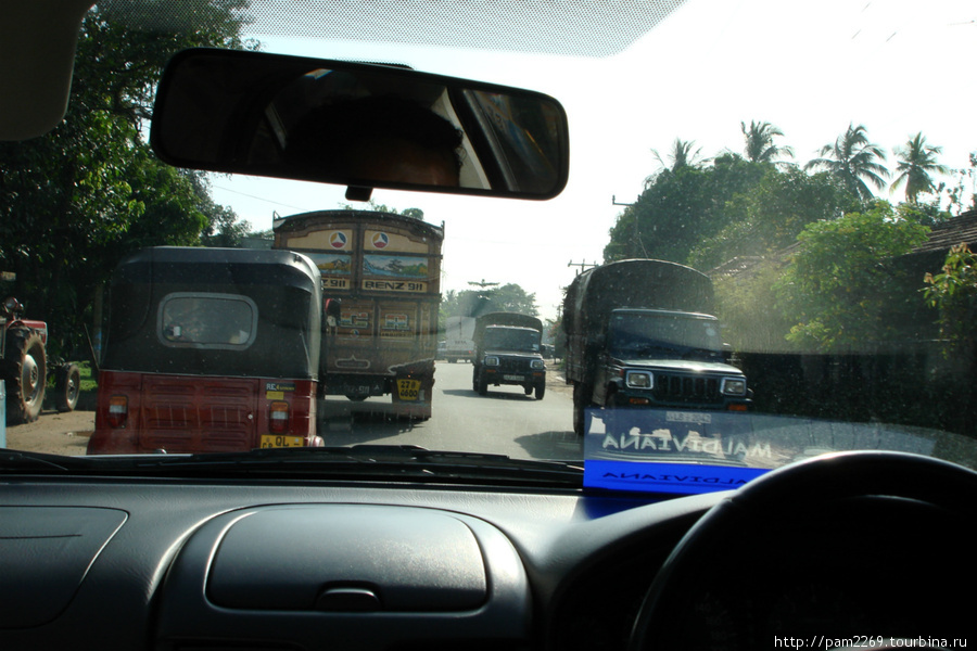 плотный трафик почти все время Шри-Ланка