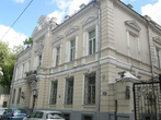 Дом № 10 ранее принадлежал купцу И.В.Морозову. Перед ВОВ здесь располагалось посольство Германии.