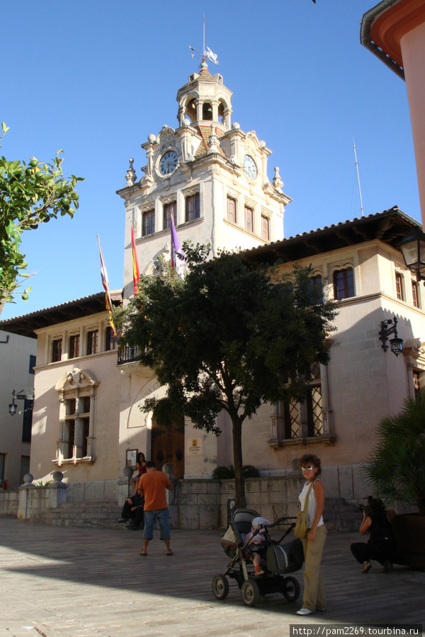 главное здание в крепости Алькудия, остров Майорка, Испания