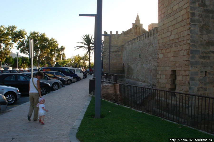 крепость с южной стороны Алькудия, остров Майорка, Испания