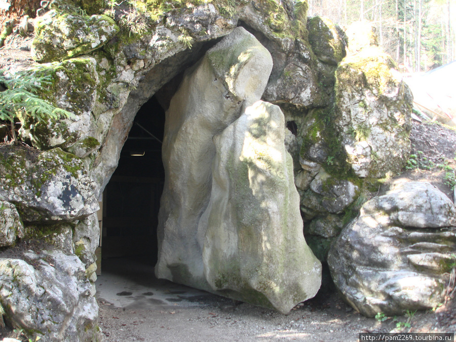 вход в подземный грот Земля Бавария, Германия