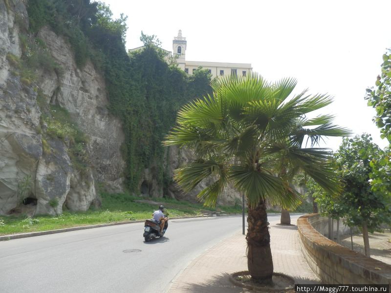 По нижнему променаду можно уйти далеко Тропеа, Италия
