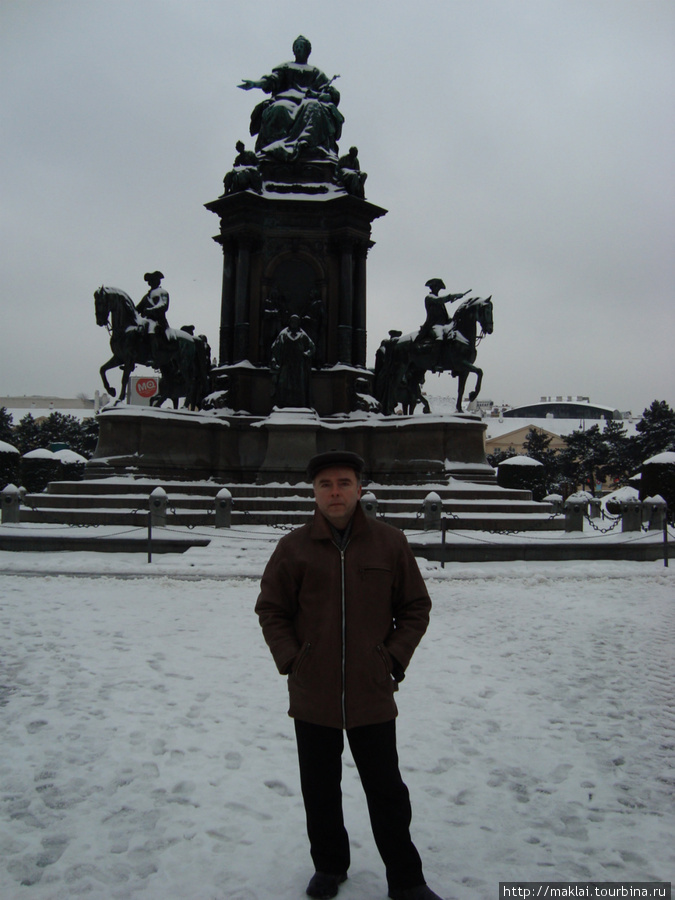 Вена. Памятник императриц