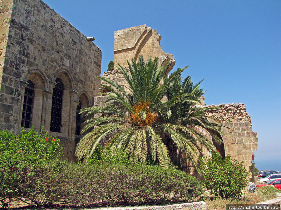 внешняя стена Беллапаис, Турецкая Республика Северного Кипра