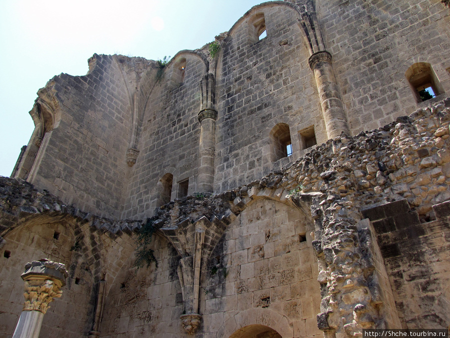 Аббатство Беллапаис- эстетичные развалины в готическом стиле Беллапаис, Турецкая Республика Северного Кипра