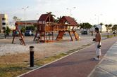 На набережной в Кампече есть и детская площадка