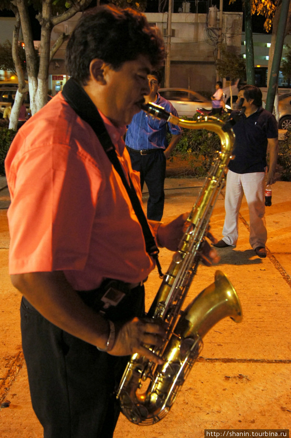 Саксофонист Кампече, Мексика