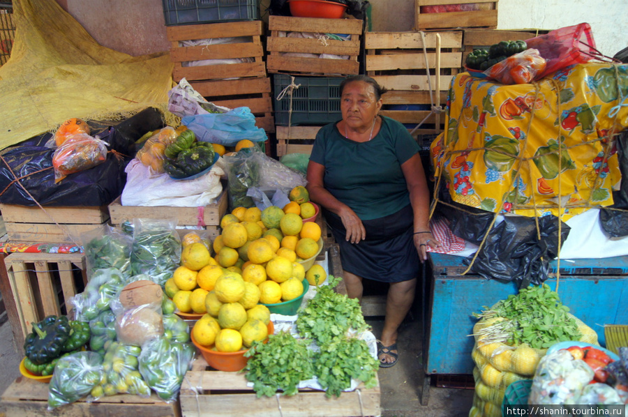 Торговка фруктами Кампече, Мексика