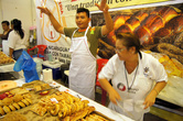 Торговля хлебом на фестивале хлеба в Кампече