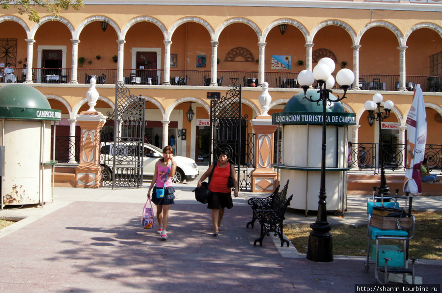 На центральной площади в Кампече Кампече, Мексика