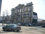 Развалины напротив здания Верховной Рады автономной республики Крым