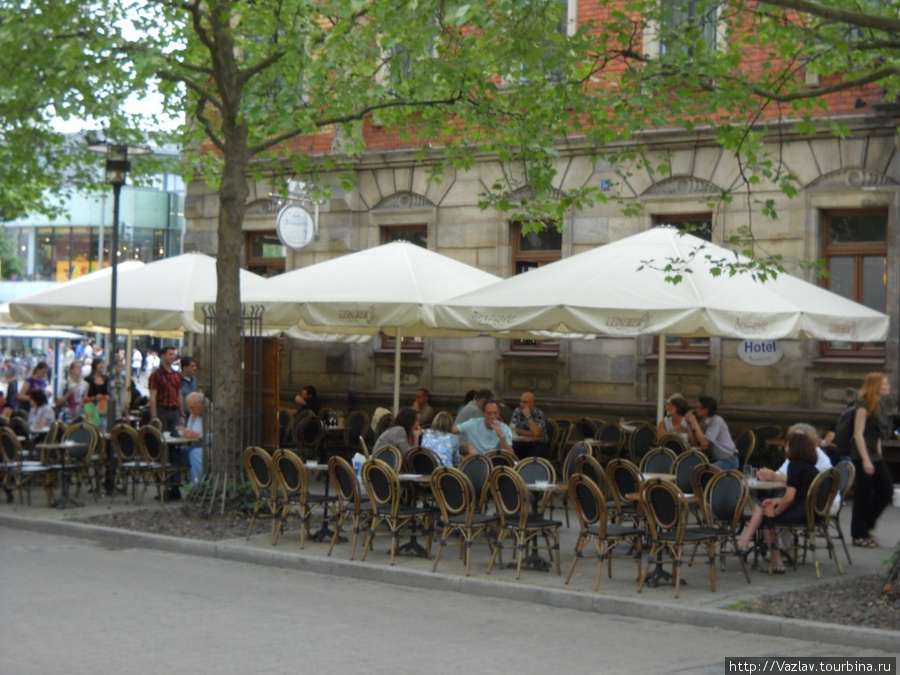 Уличное кафе Эрланген, Германия