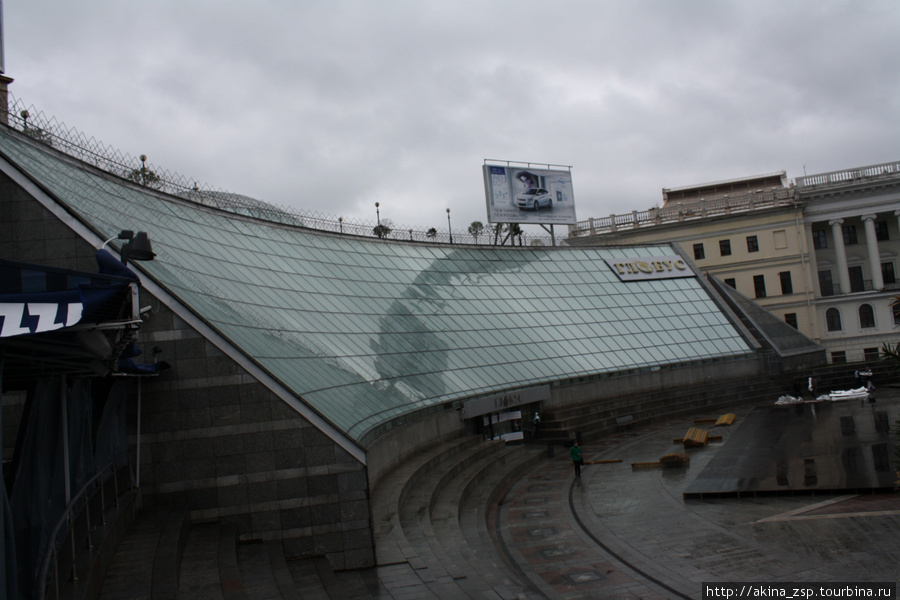 ТЦ Глобус Киев, Украина