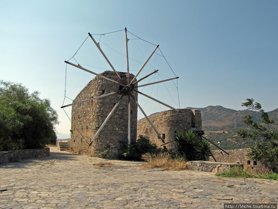 реставрированная традиционная мельница Остров Крит, Греция