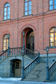 Здание королевского суда, о чем на финском и шведском гласит надпись над парадной дверью
