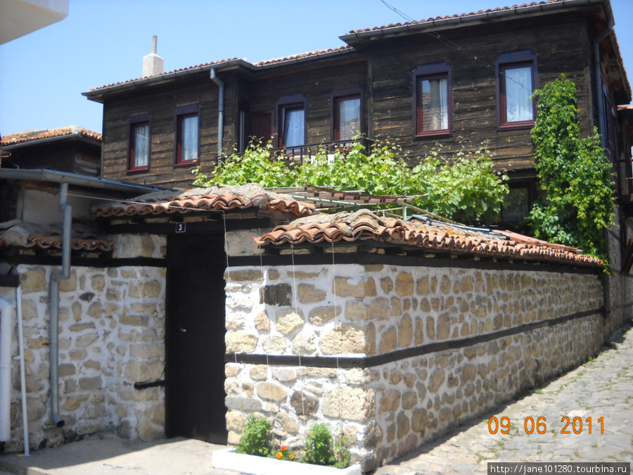 Среди деревянных домиков Несебра Несебр, Болгария