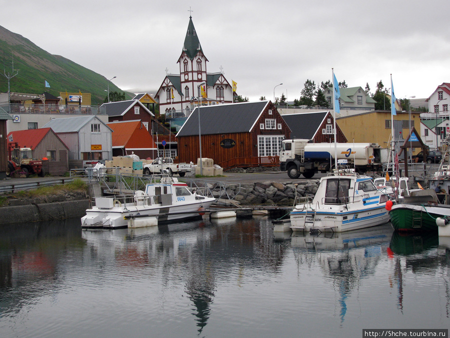 дальше фото в порту Хусавика Хусавик, Исландия