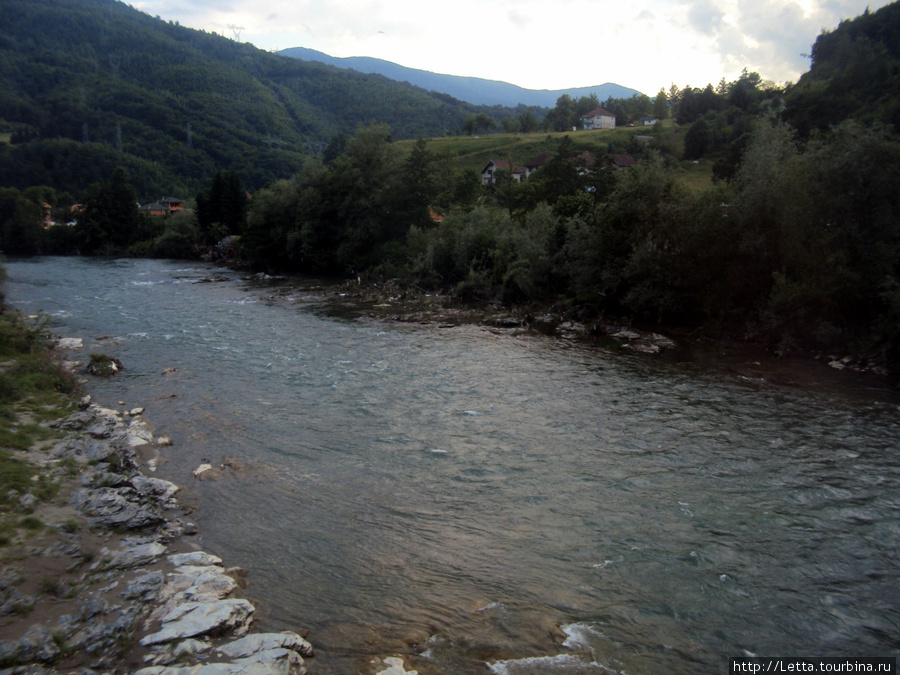 Городок на берегу реки Черногория
