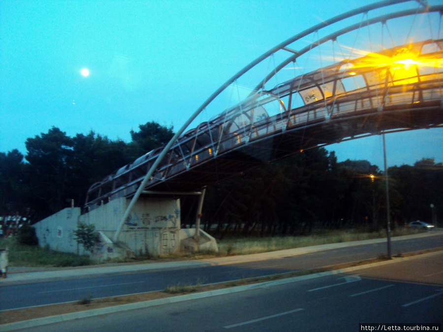 Пешеходный мост в Подгорице Черногория
