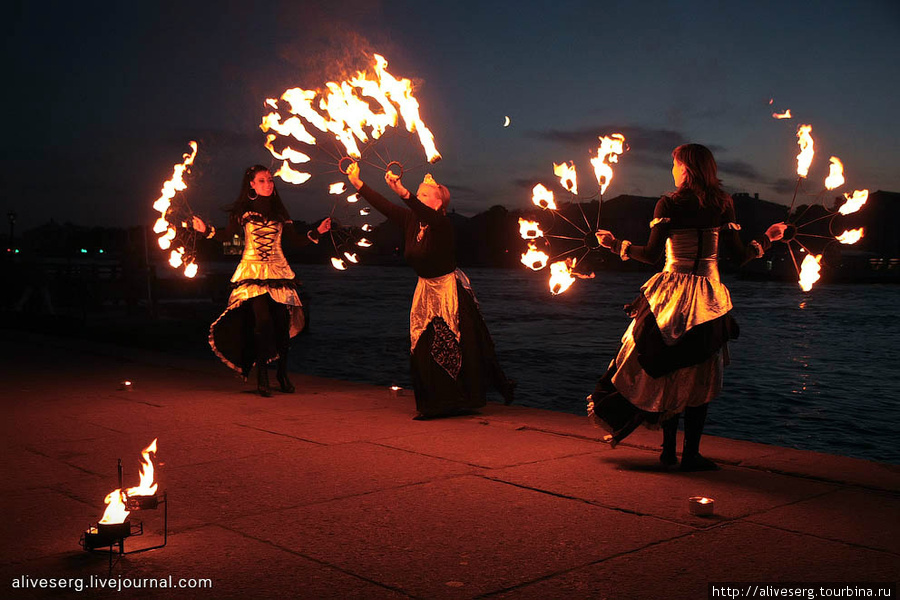 Fire Show | Адмиралтейская набережная Невы Санкт-Петербург, Россия