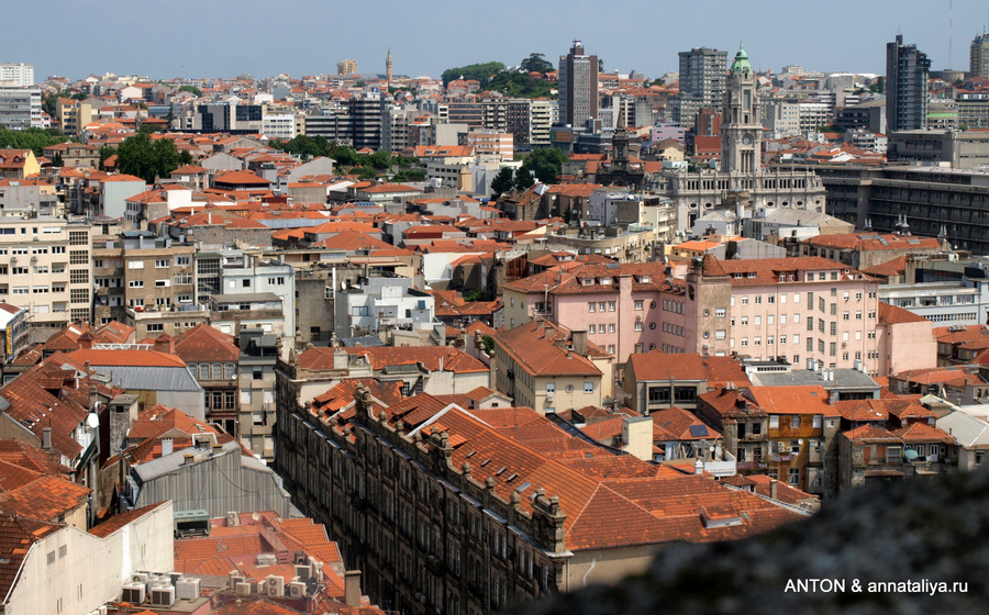 Виды на город с колокольни Порту, Португалия