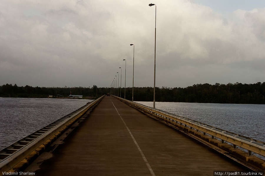 А иногда — так! Но это уже не канал, а одна из широких рек, несущих свои воды к океану. Суринам
