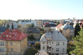 Вид из окна на обычные чешские домики