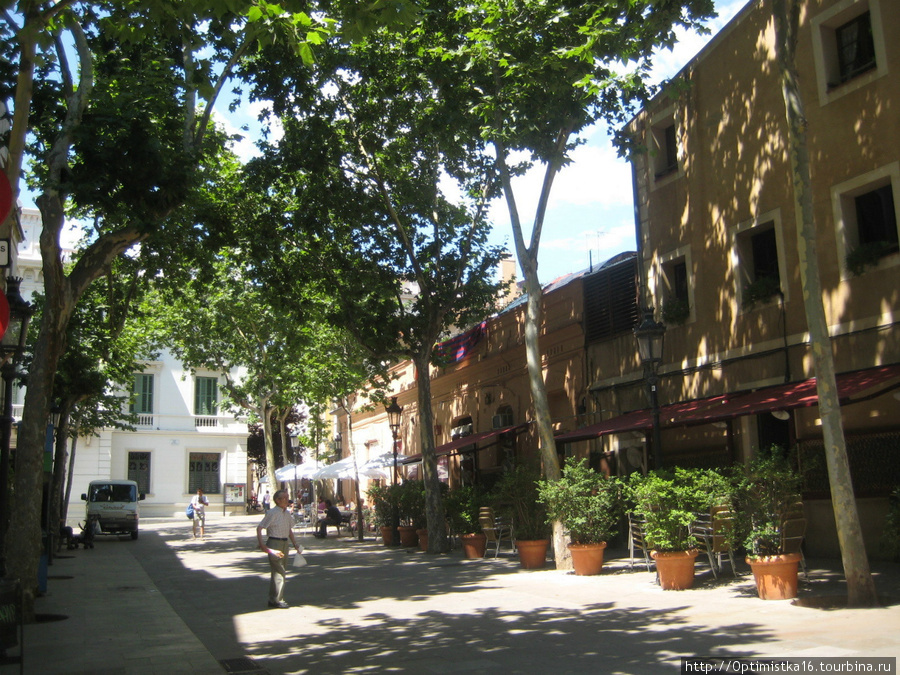 Прогулка по району Барселоны Sarria Барселона, Испания