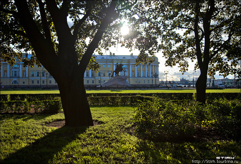 Вид на памятник Петру (Медный всадник) Санкт-Петербург, Россия