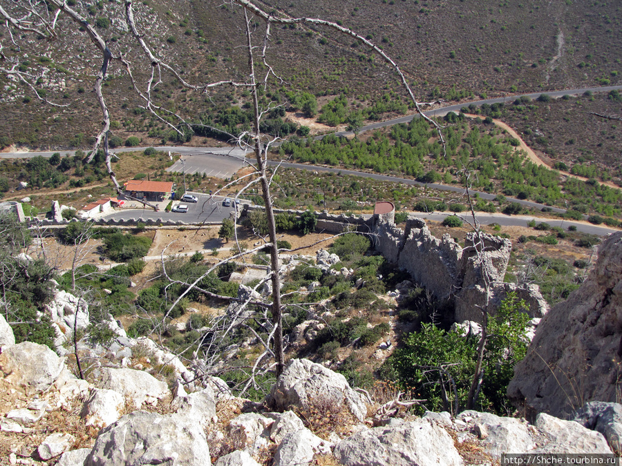 а там мы оставили авто. снимите меня от сюда... Святого Иллариона замок, Турецкая Республика Северного Кипра