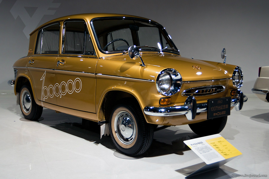 Mazda Carol 600 (1962 г.). В музее выставлен миллионный автомобиль, сошедший с конвеера 9 марта 1963 года. Хиросима, Япония
