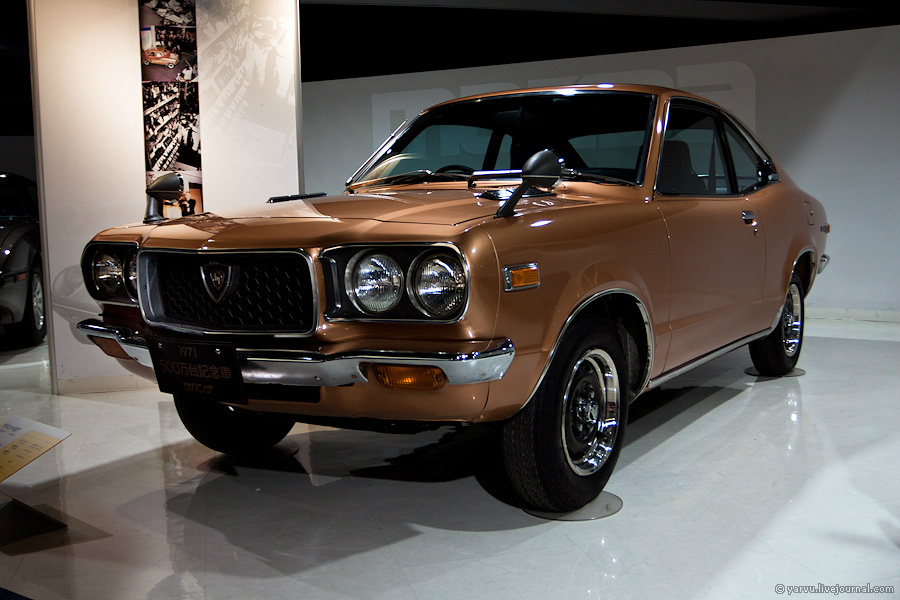 Mazda RX-3 Savanna (1971 г.). В 1972 году этот автомобиль победил в гонках Japanese Grand Prix и не дал своему конкуренту Nissan GT-R завершить серию в 50 побед подряд. Хиросима, Япония