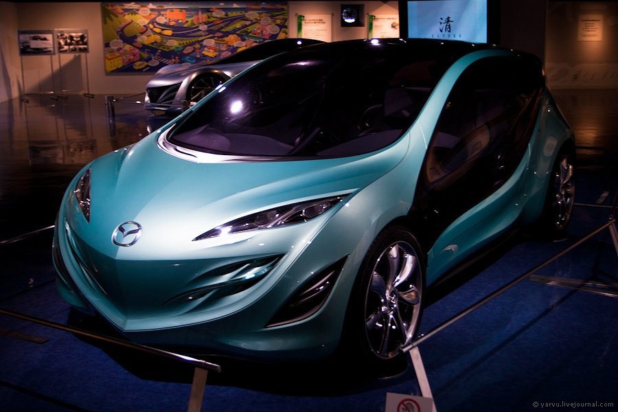 Концепт Mazda Kiyora (2008 г.) с особоэкономичным двигателем (кстати, его серийное производство запланировано на 2011 год) и автоматической коробкой передач нового поколения. Хиросима, Япония