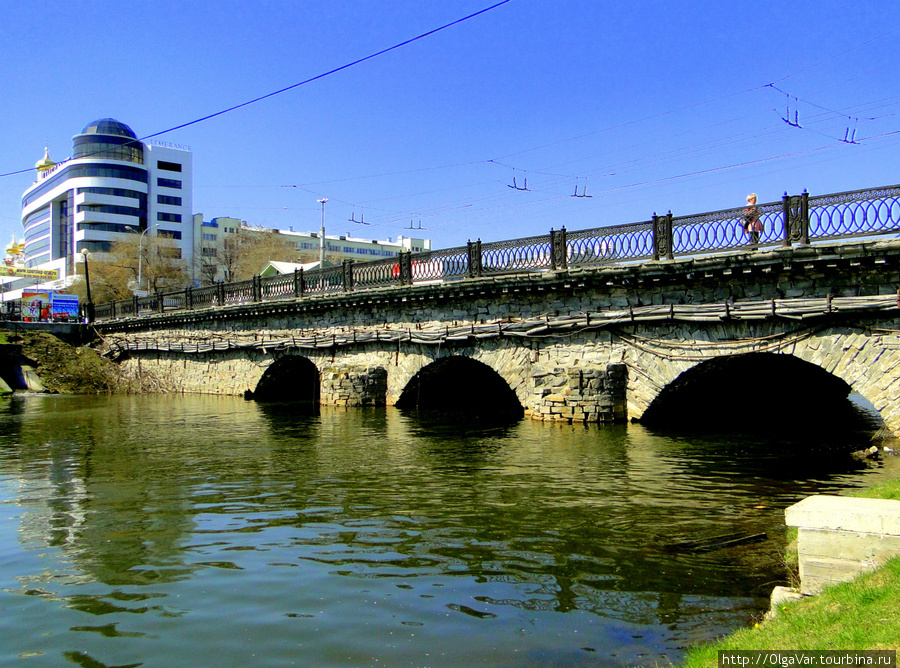 Мост по улице Малышева через канал реки Исеть Екатеринбург, Россия