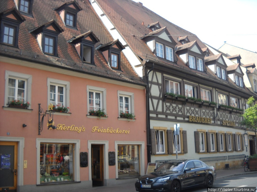Фахверковые традиции сохраняются даже во многих современных постройках Бамберг, Германия
