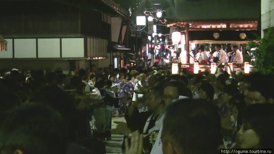 Музыканты заняли своё место и процесс начинает двигаться Гудзё, Япония