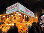 Египетский базар. Здесь выбор сладостей огромен — и в коробках, и на развес.