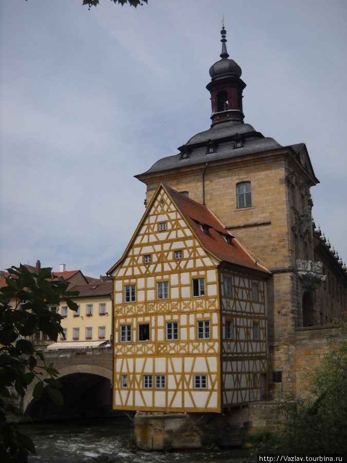 Вид на ратушу с юга Бамберг, Германия