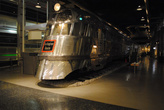 Знаменитый Pioneer Zephyr, роскошный серебристый поезд, курсировавший в середине прошлого века между Чикаго и Денвером.