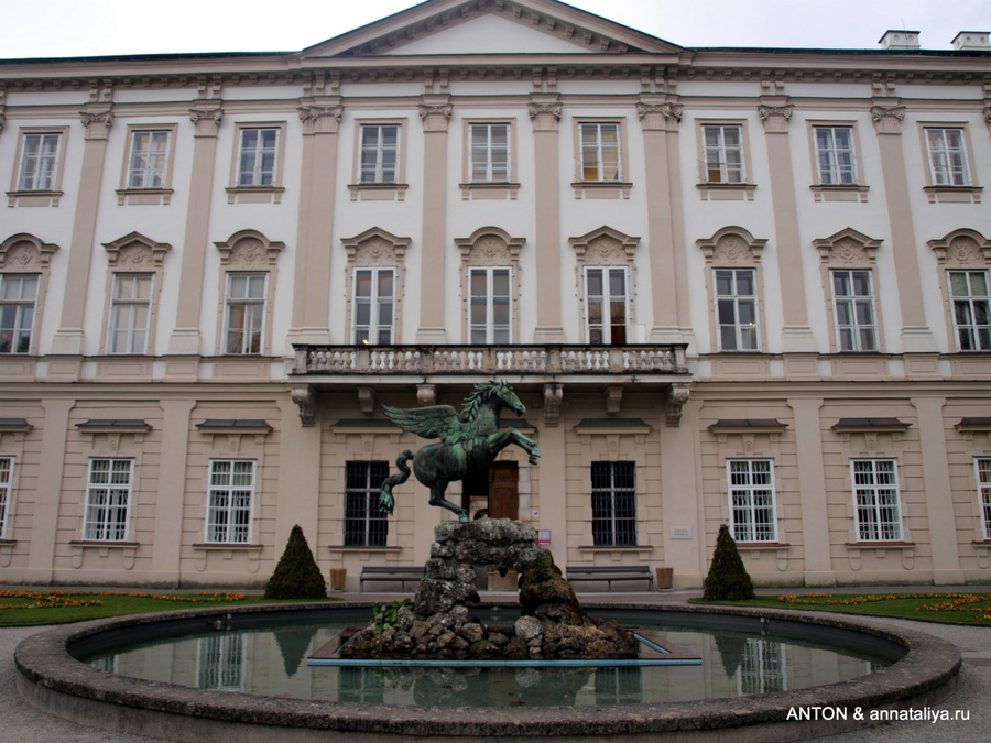 Дворец в парке Мирабель Зальцбург, Австрия
