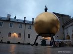 Загадочный шар перед собором святого Рупрехта
