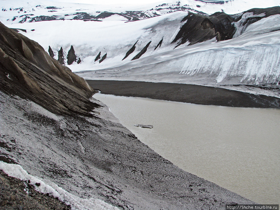 Deception Island — прогулка по кратеру в районе Telefon bay Остров Десепшн, Антарктида