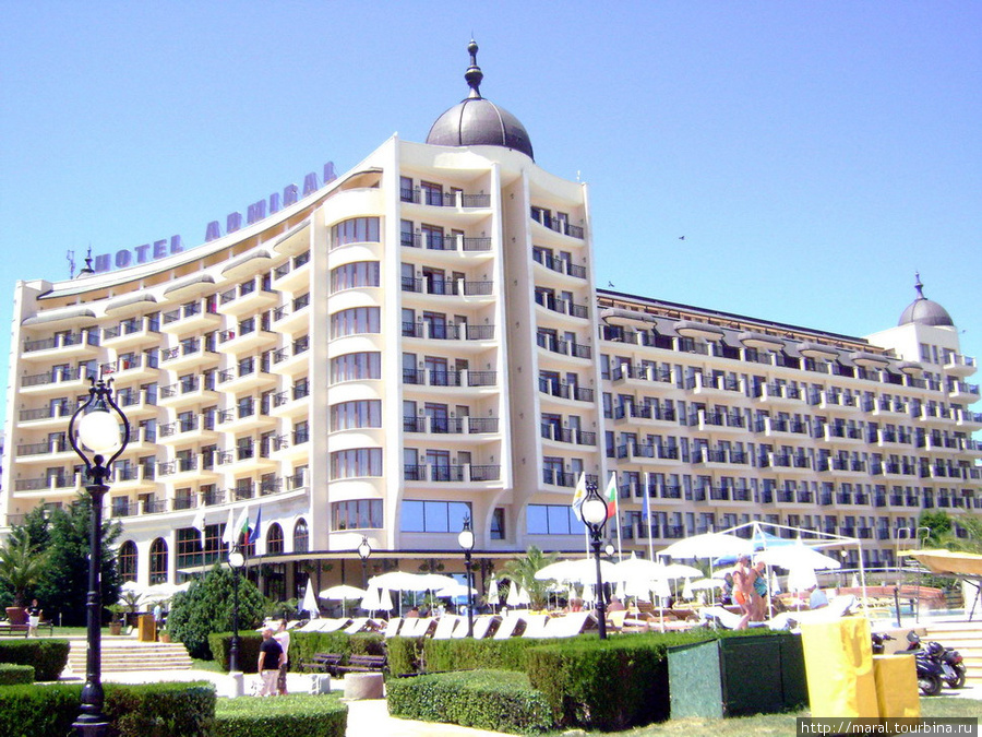 В самом отеле и вокруг него бурлит курортная жизнь со всевозможными развлечениями Золотые Пески, Болгария