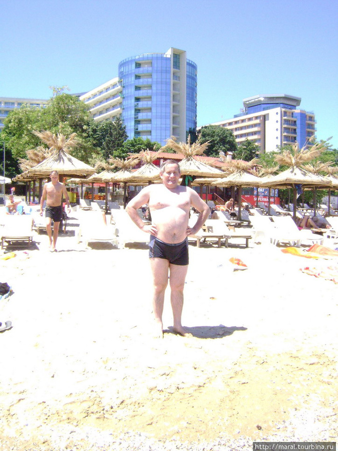 В отеле меня предупредили, что вода в море ещё холодная — всего двадцать градусов Золотые Пески, Болгария