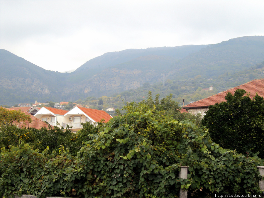 В окружении гор Тиват, Черногория
