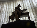 Скульптура М.И. Глинки на лестнице ведущей в зал.