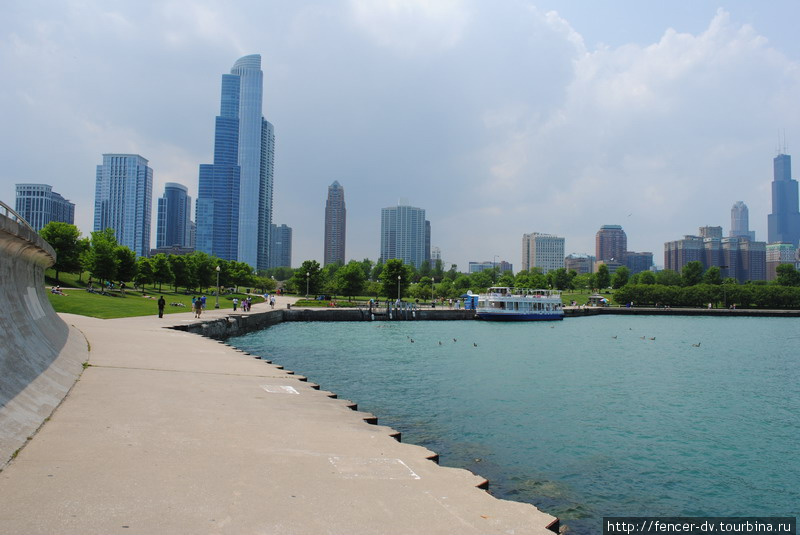 Неудивительно, что с такими видами Museum Campus — популярное место отдыха и прогулок Чикаго, CША
