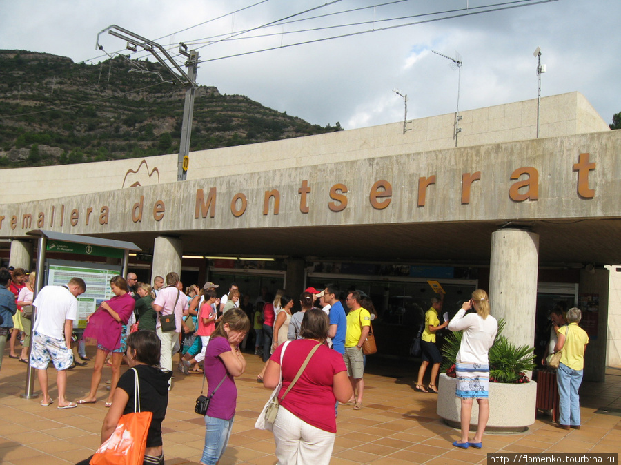 Montserrat-распиленная гора.Действующий мужской монастырь Монастырь Монтсеррат, Испания