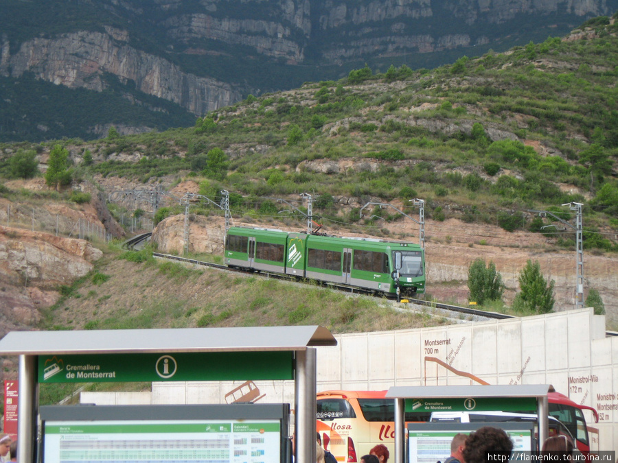 Montserrat-распиленная гора.Действующий мужской монастырь Монастырь Монтсеррат, Испания